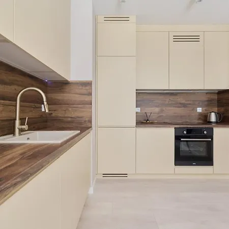 Stylish Madalinskiego With Garden Terrace And Free Garage By Renters