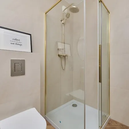 Stylish Madalinskiego With Garden Terrace And Free Garage By Renters * 브로츠와프