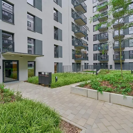 Stylish Madalinskiego With Garden Terrace And Free Garage By Renters 아파트 *
