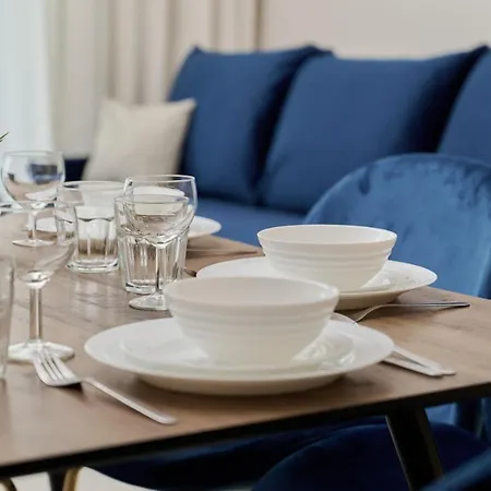 아파트 Stylish Madalinskiego With Garden Terrace And Free Garage By Renters 브로츠와프