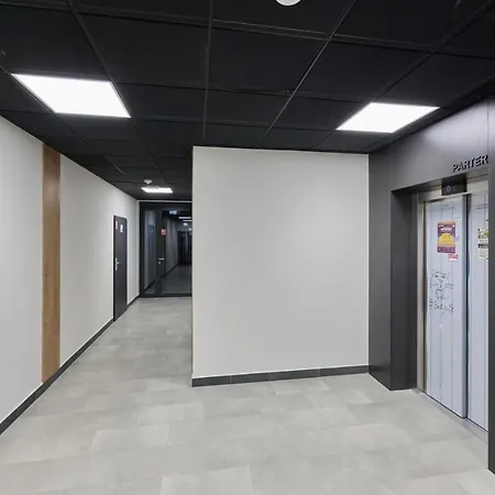 Stylish Madalinskiego With Garden Terrace And Free Garage By Renters 아파트 *