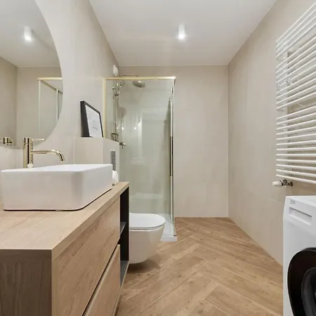 아파트 Stylish Madalinskiego With Garden Terrace And Free Garage By Renters
